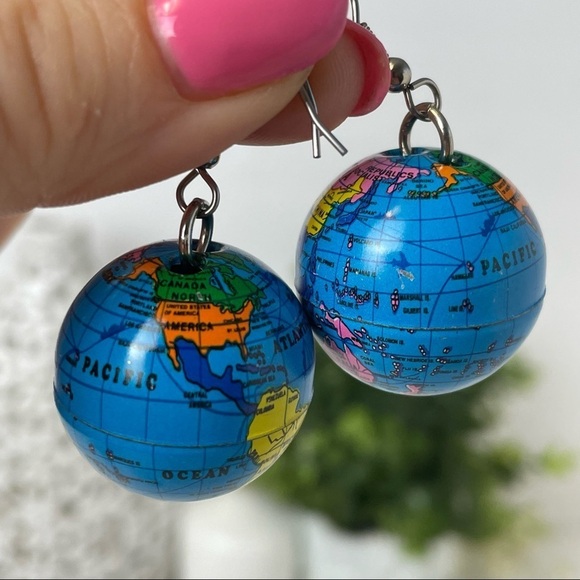 Vintage World Globe Dangle Earrings - Picture 4 of 7